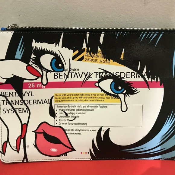 AW18 EYES LEATHER CLUTCH HANDBAG #MOSCHINOEYES